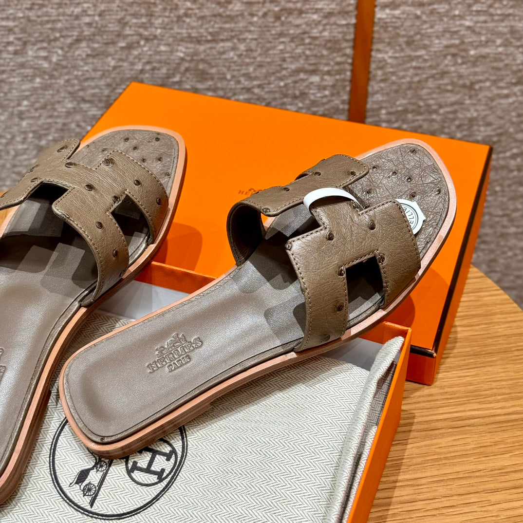 Taupe Ostrich Oran Sandals - Level X
