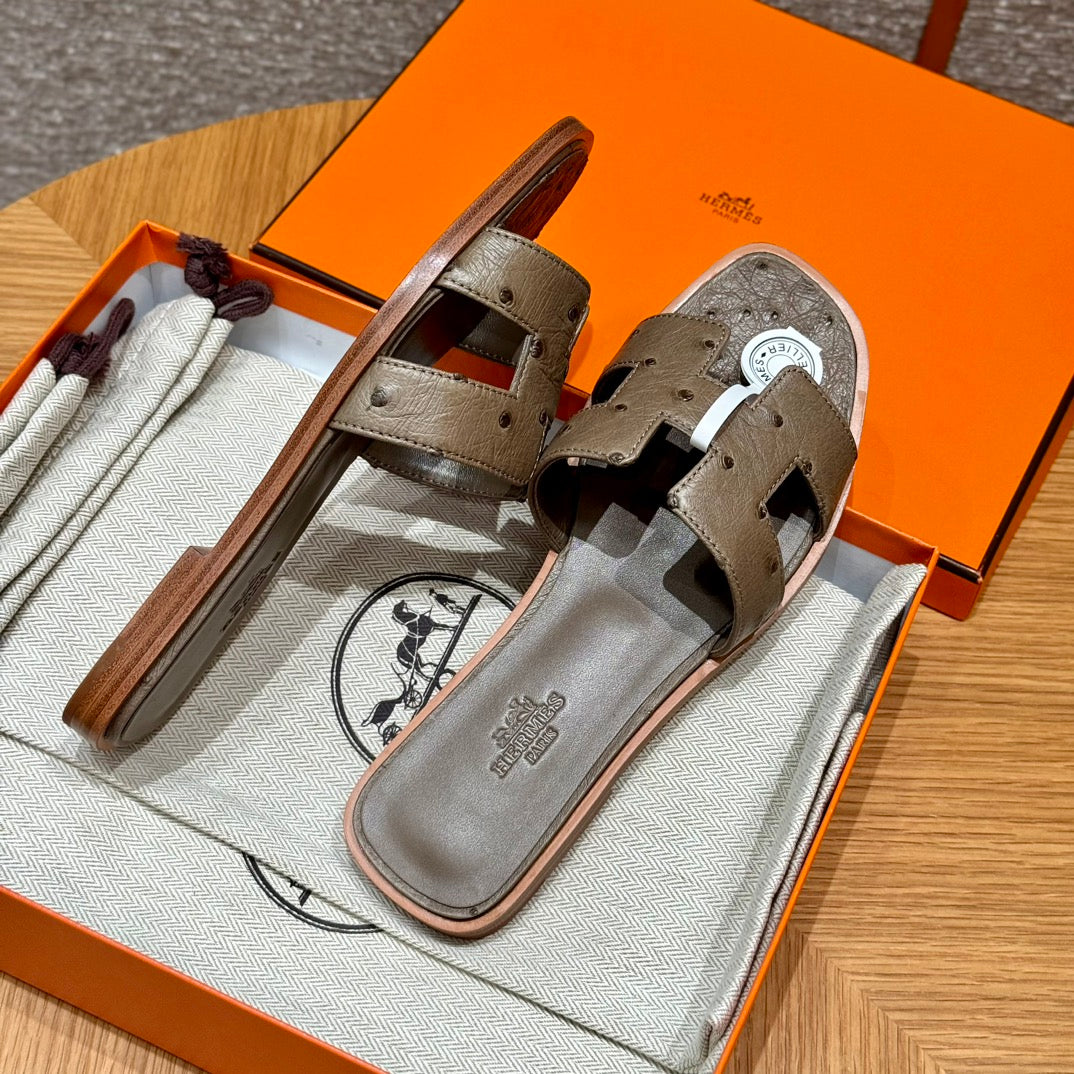 Taupe Ostrich Oran Sandals - Level X