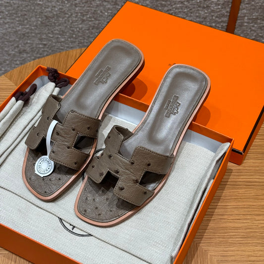 Taupe Ostrich Oran Sandals - Level X