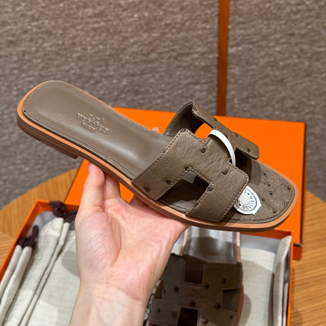 Taupe Ostrich Oran Sandals - Level X