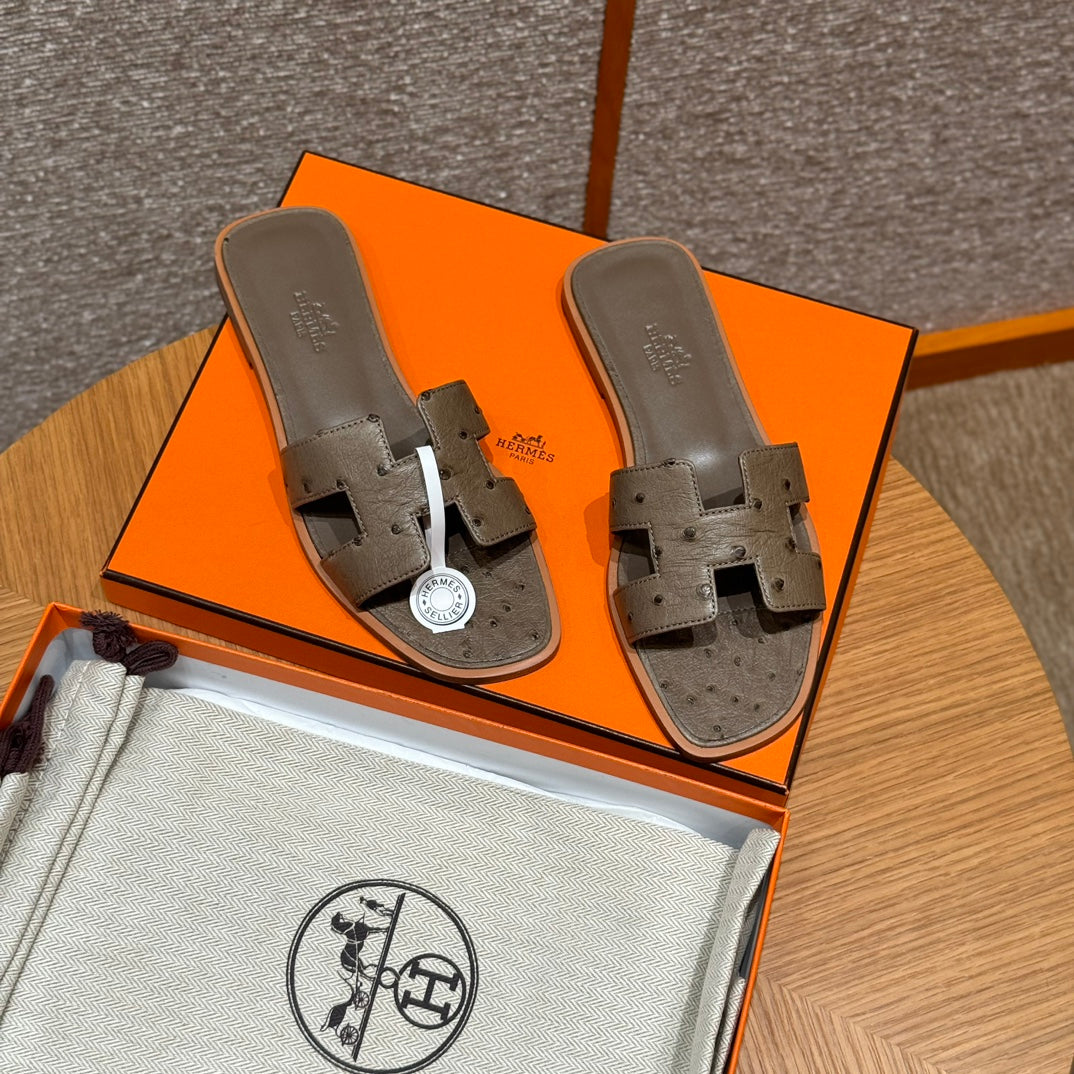 Taupe Ostrich Oran Sandals - Level X