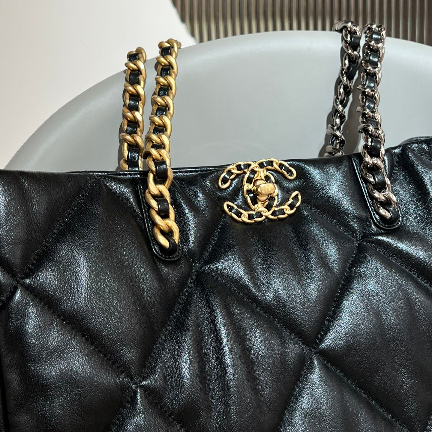 19 Shopping Tote Bag Black Lambskin Leather - Level X
