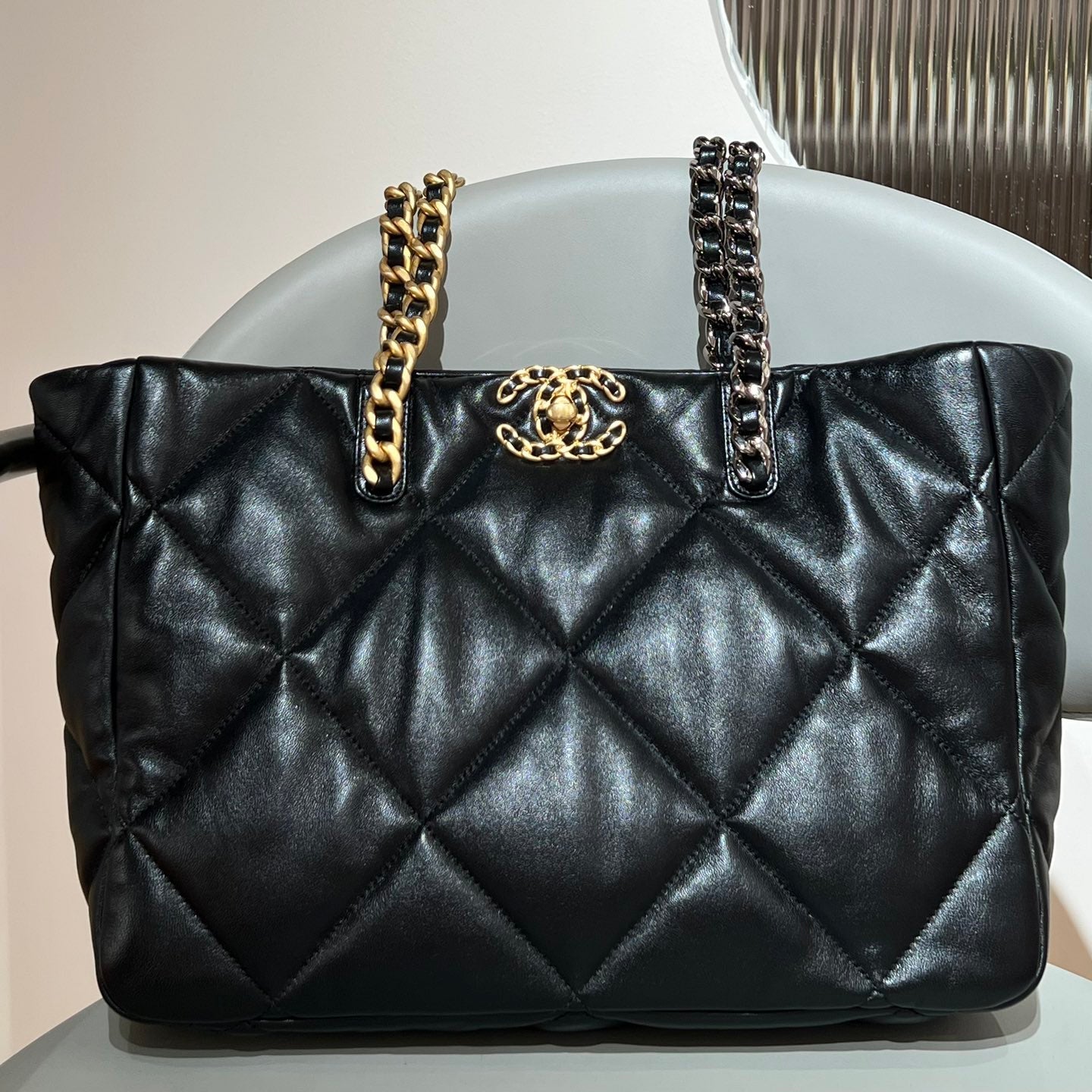 19 Shopping Tote Bag Black Lambskin Leather - Level X