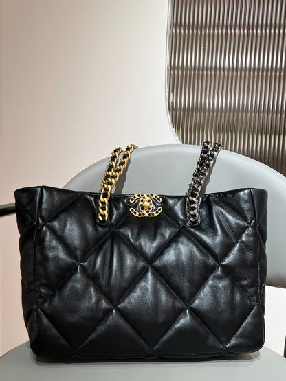 19 Shopping Tote Bag Black Lambskin Leather - Level X