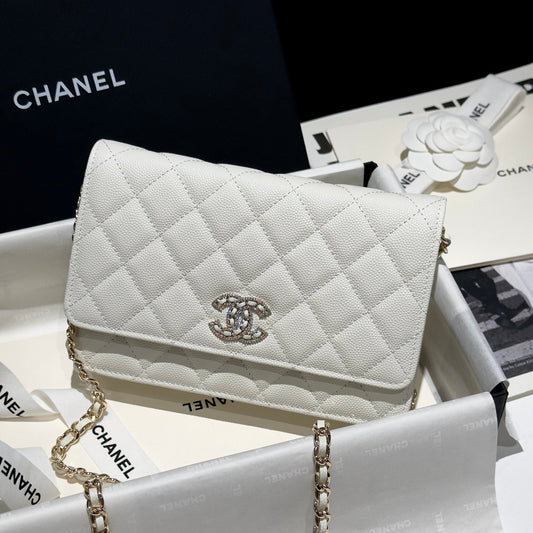 Diamond White Caviar Leather Wallet On Chain - Level 5
