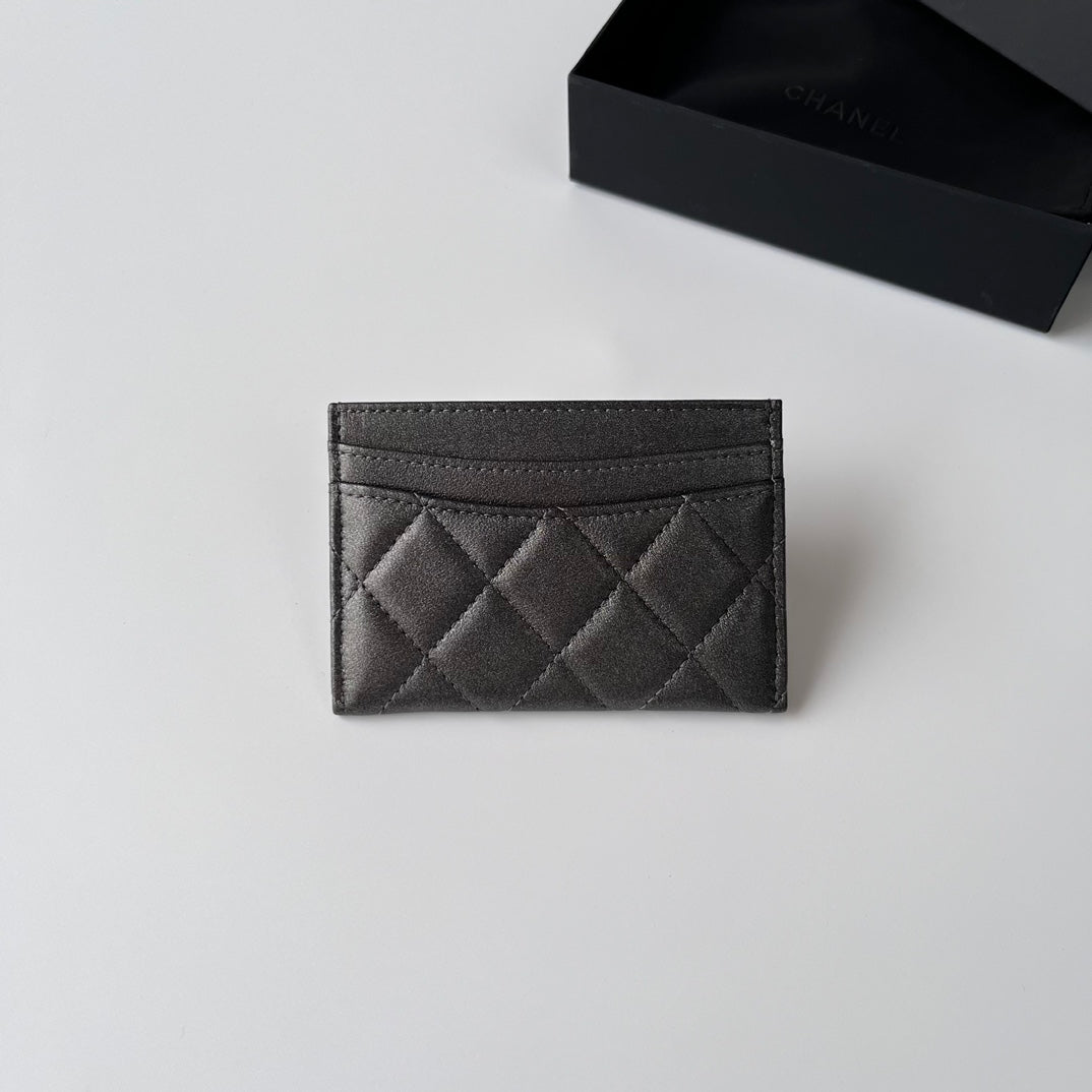 Iridescent Quilted Card Holder CNL - Level 5