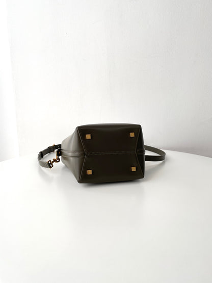 Light Musk Leather Small Le 37 Bucket Bag YLS - Level 5