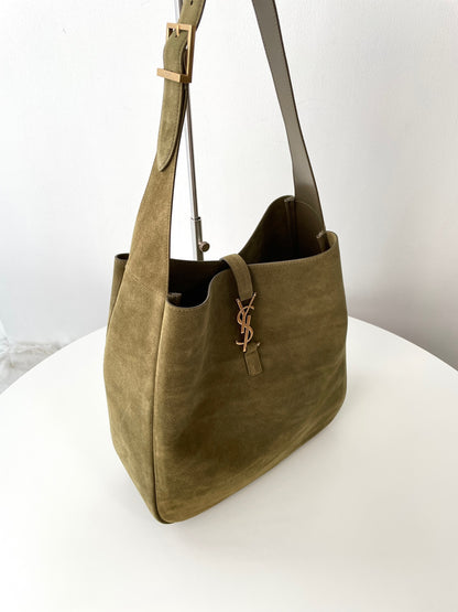 Le 5 À 7 Supple Hobo Large Khaki Suede YLS - Level 5