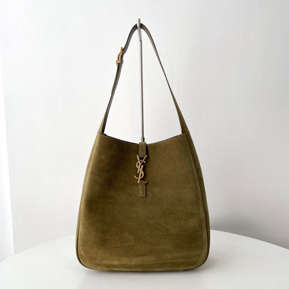 Le 5 À 7 Supple Hobo Large Khaki Suede YLS - Level 5