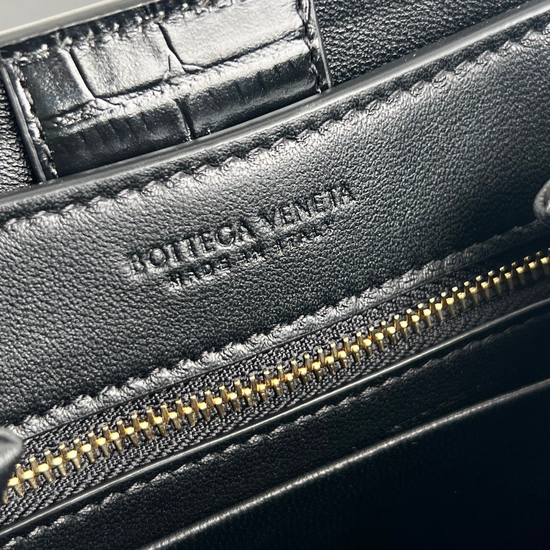 Mini Andiamo Tote Black Crocodile - Level 5