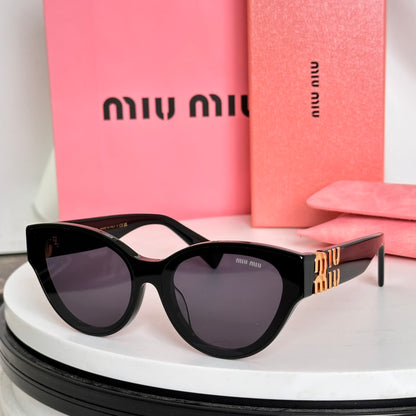 Cat-Eye Frame MIU Sunglasses