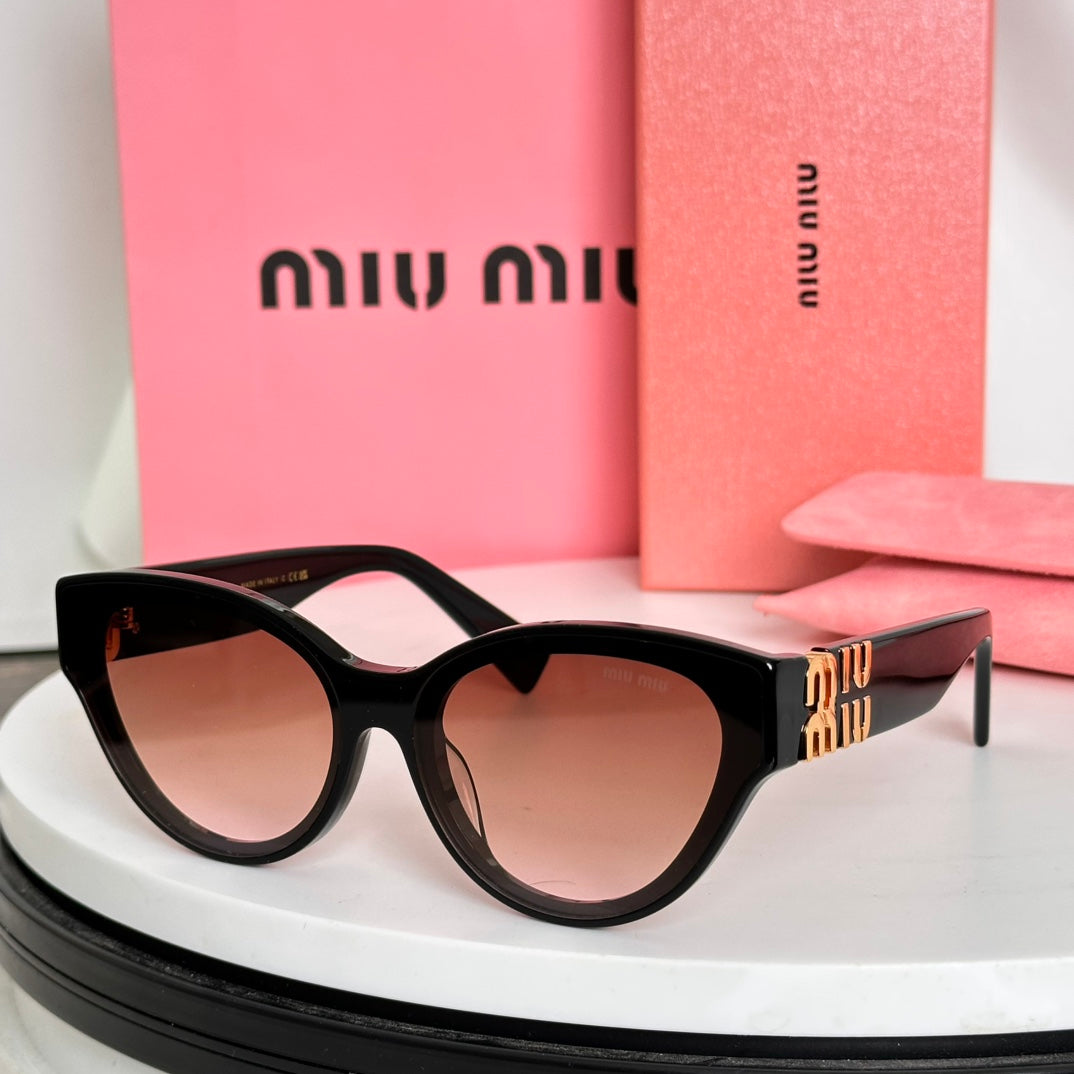 Cat-Eye Frame MIU Sunglasses