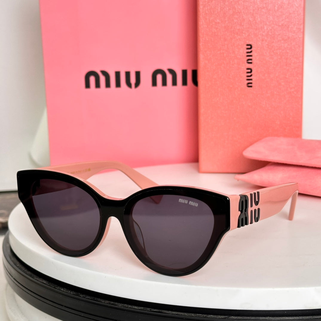 Cat-Eye Frame MIU Sunglasses
