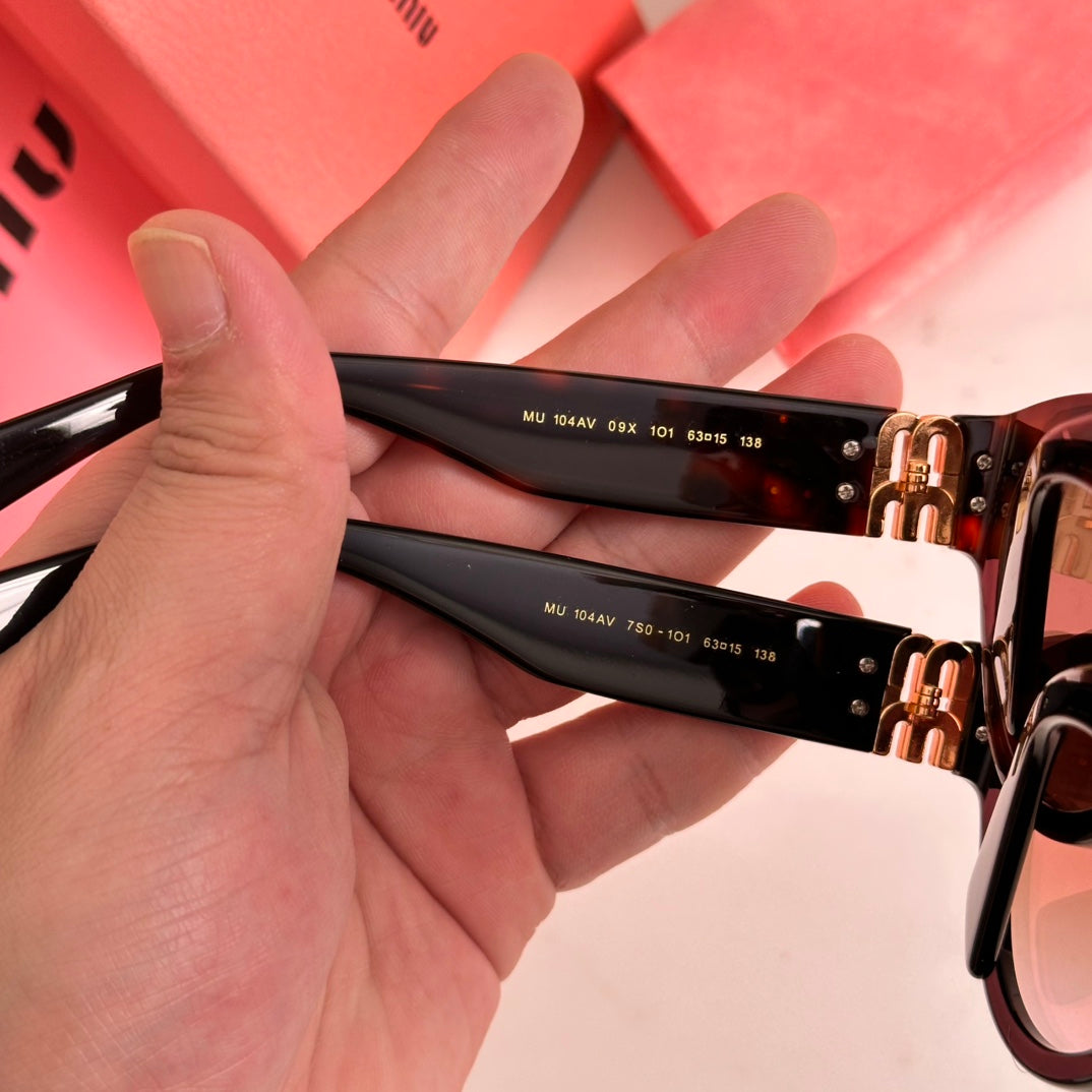 Cat-Eye Frame MIU Sunglasses