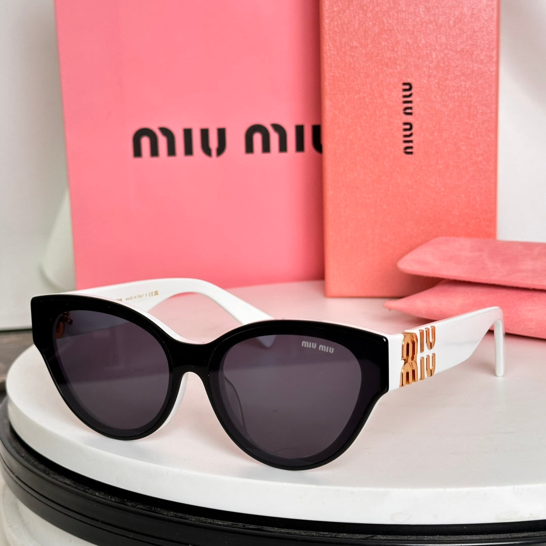 Cat-Eye Frame MIU Sunglasses