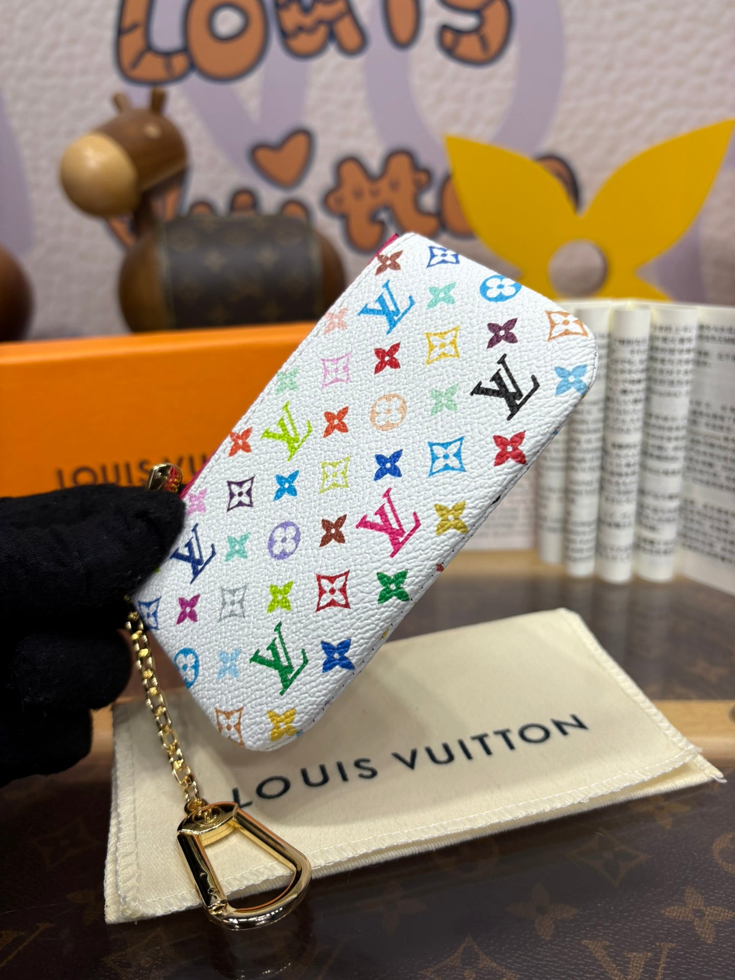 White Murakami Multicolor Key Cles - Level 5