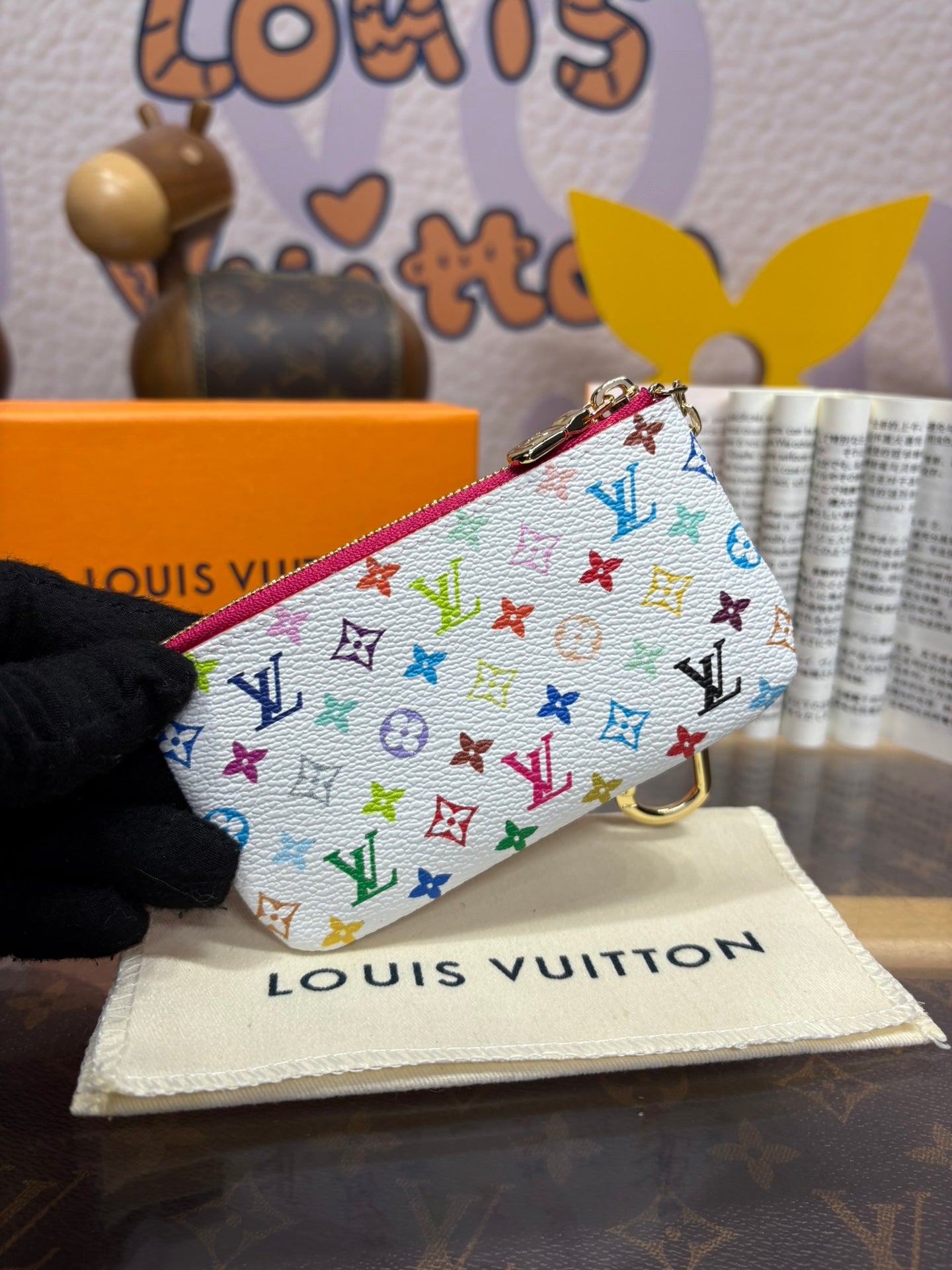 White Murakami Multicolor Key Cles - Level 5