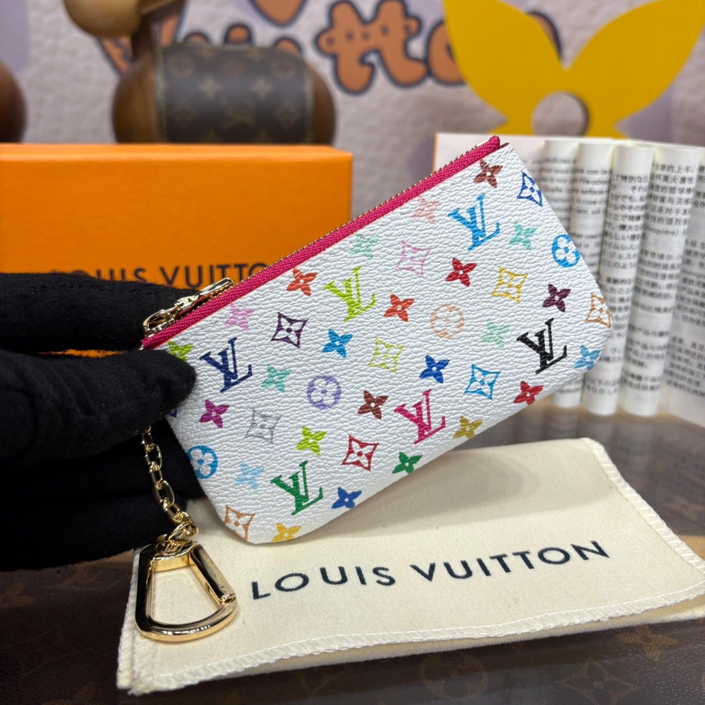 White Murakami Multicolor Key Cles - Level 5