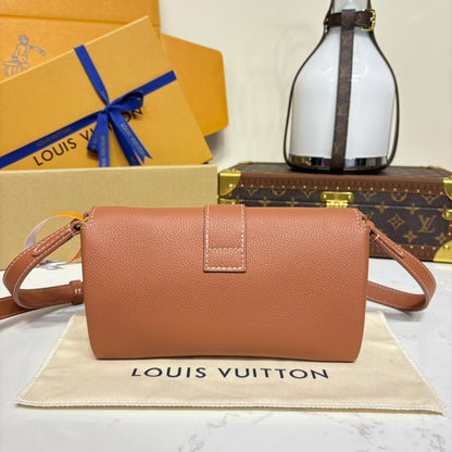 Low Key Wallet On Chain Brown Leather - Level 5