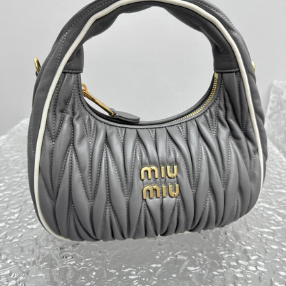 Grey Leather Wander Bag - Level 5