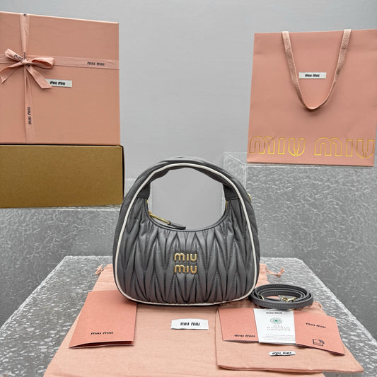 Grey Leather Wander Bag - Level 5