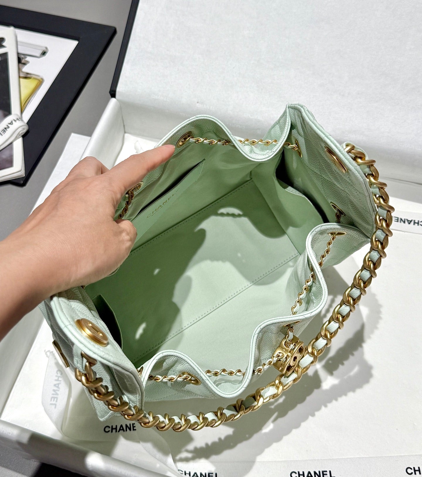 25 Hobo Bag Mint Green Caviar Leather - Level 5