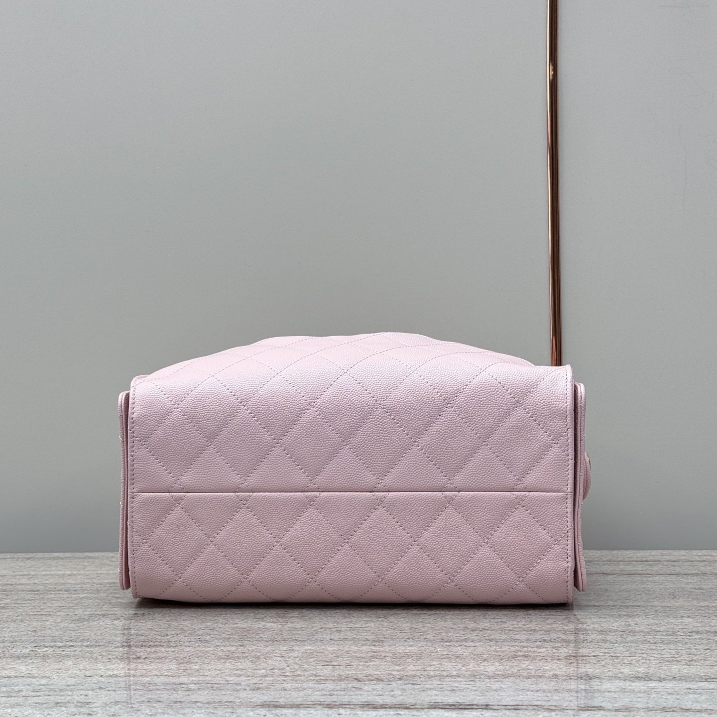 25 Hobo Bag Light Pink Caviar Leather - Level X