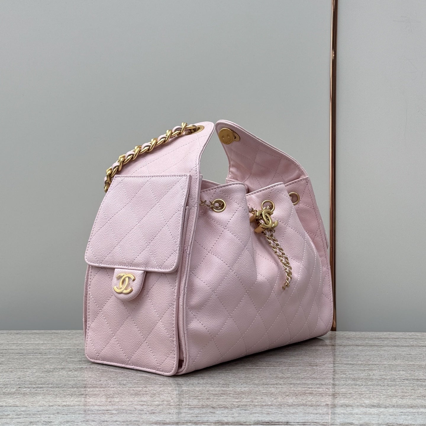 25 Hobo Bag Light Pink Caviar Leather - Level X