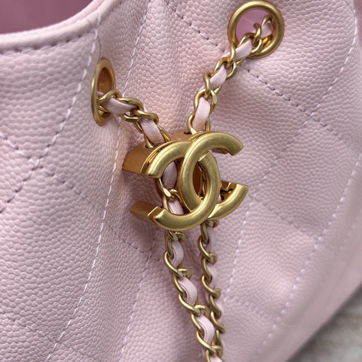 25 Hobo Bag Light Pink Caviar Leather - Level X