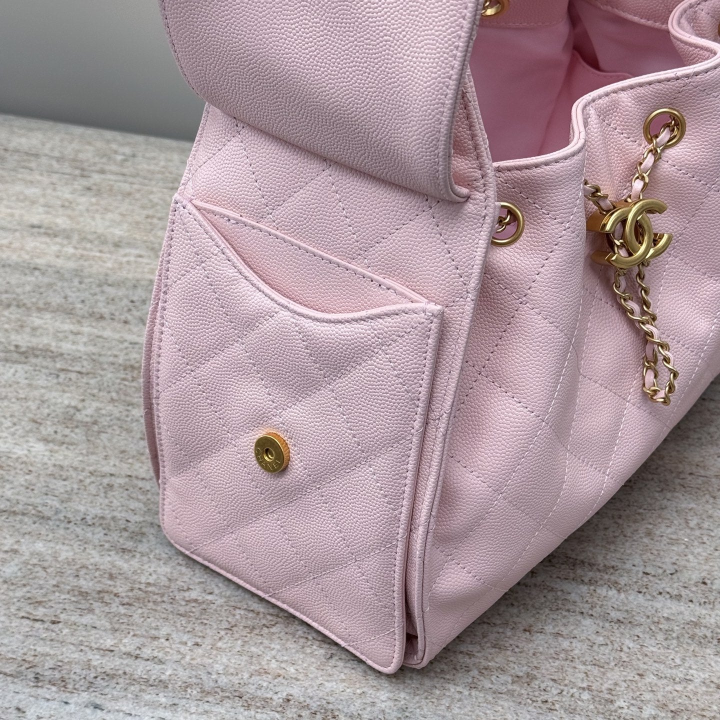 25 Hobo Bag Light Pink Caviar Leather - Level X