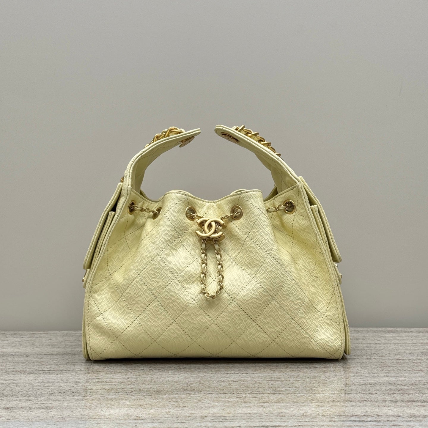 25 Hobo Bag Yellow Caviar Leather - Level X