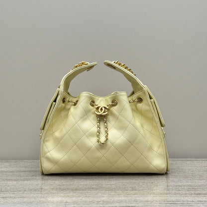 25 Hobo Bag Yellow Caviar Leather - Level X
