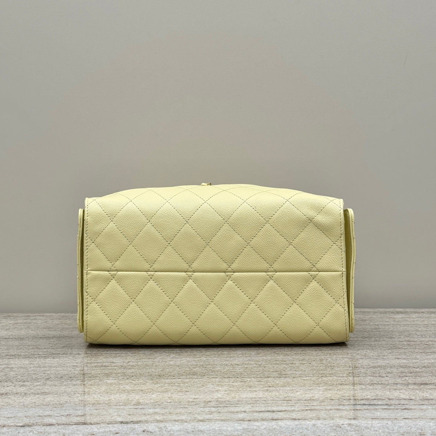 25 Hobo Bag Yellow Caviar Leather - Level X