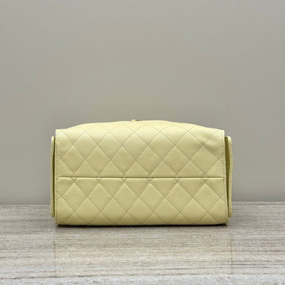 25 Hobo Bag Yellow Caviar Leather - Level X