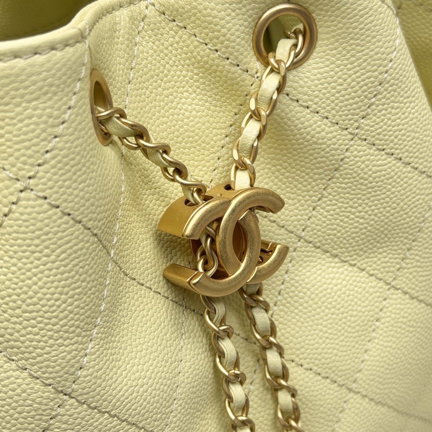 25 Hobo Bag Yellow Caviar Leather - Level X