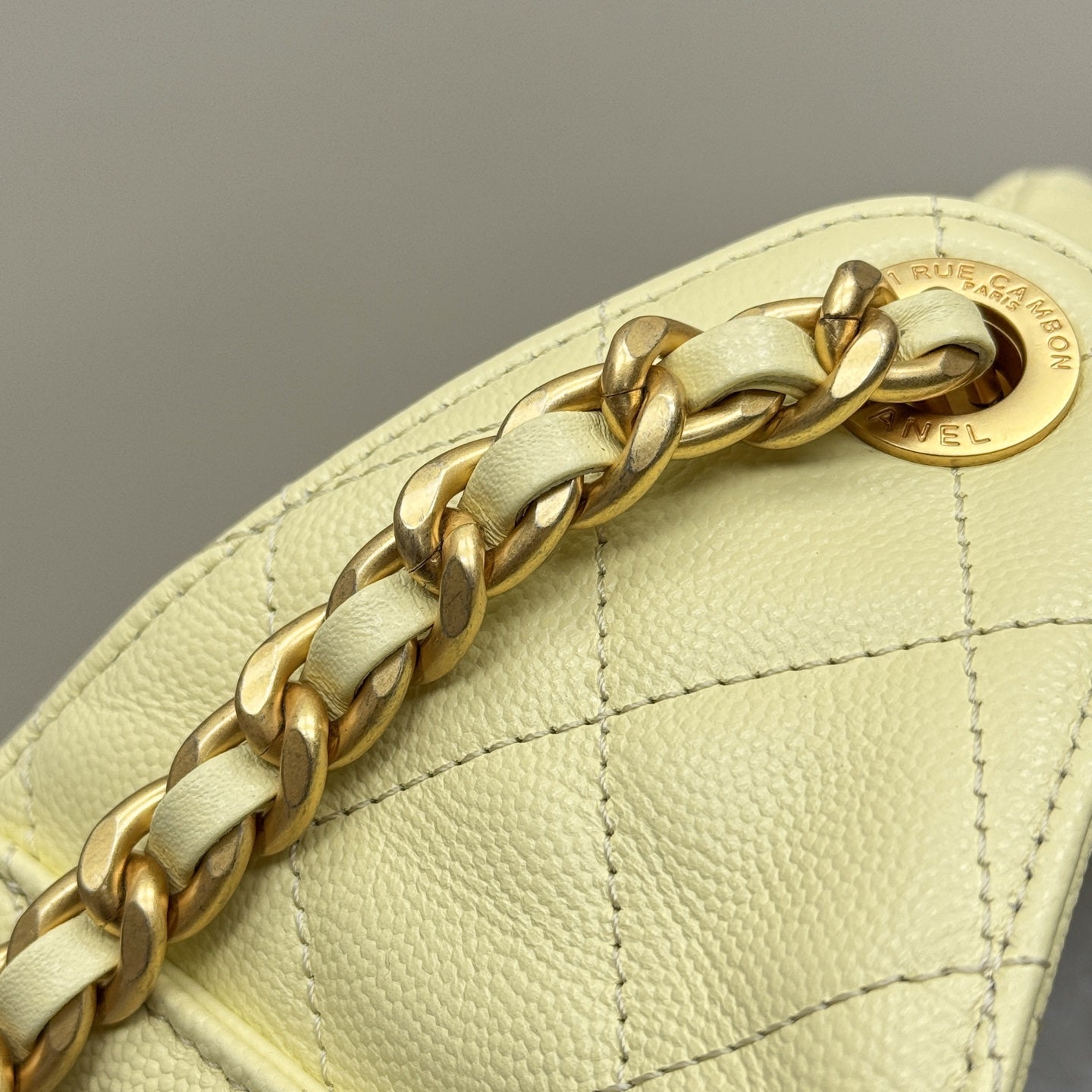 25 Hobo Bag Yellow Caviar Leather - Level X