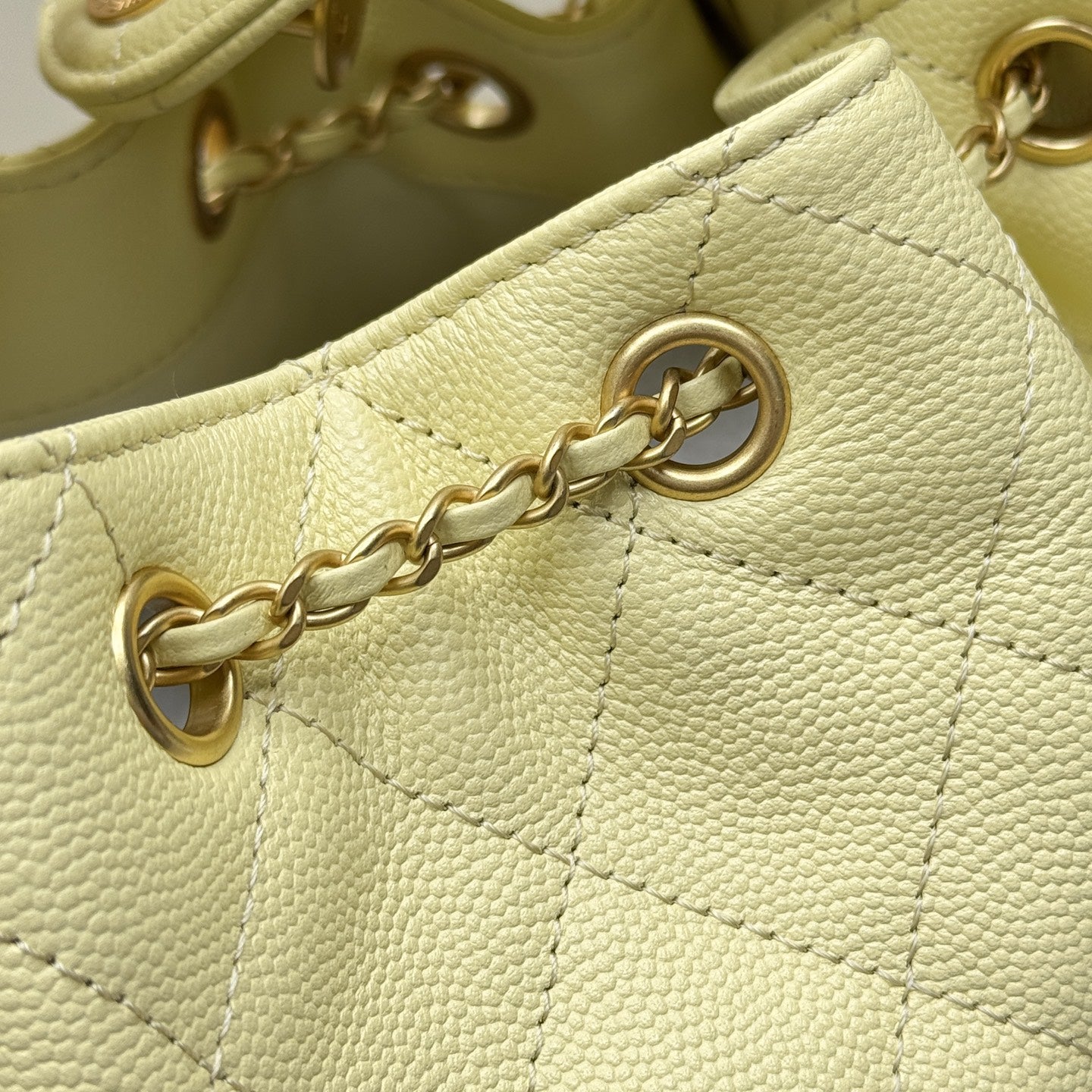 25 Hobo Bag Yellow Caviar Leather - Level X