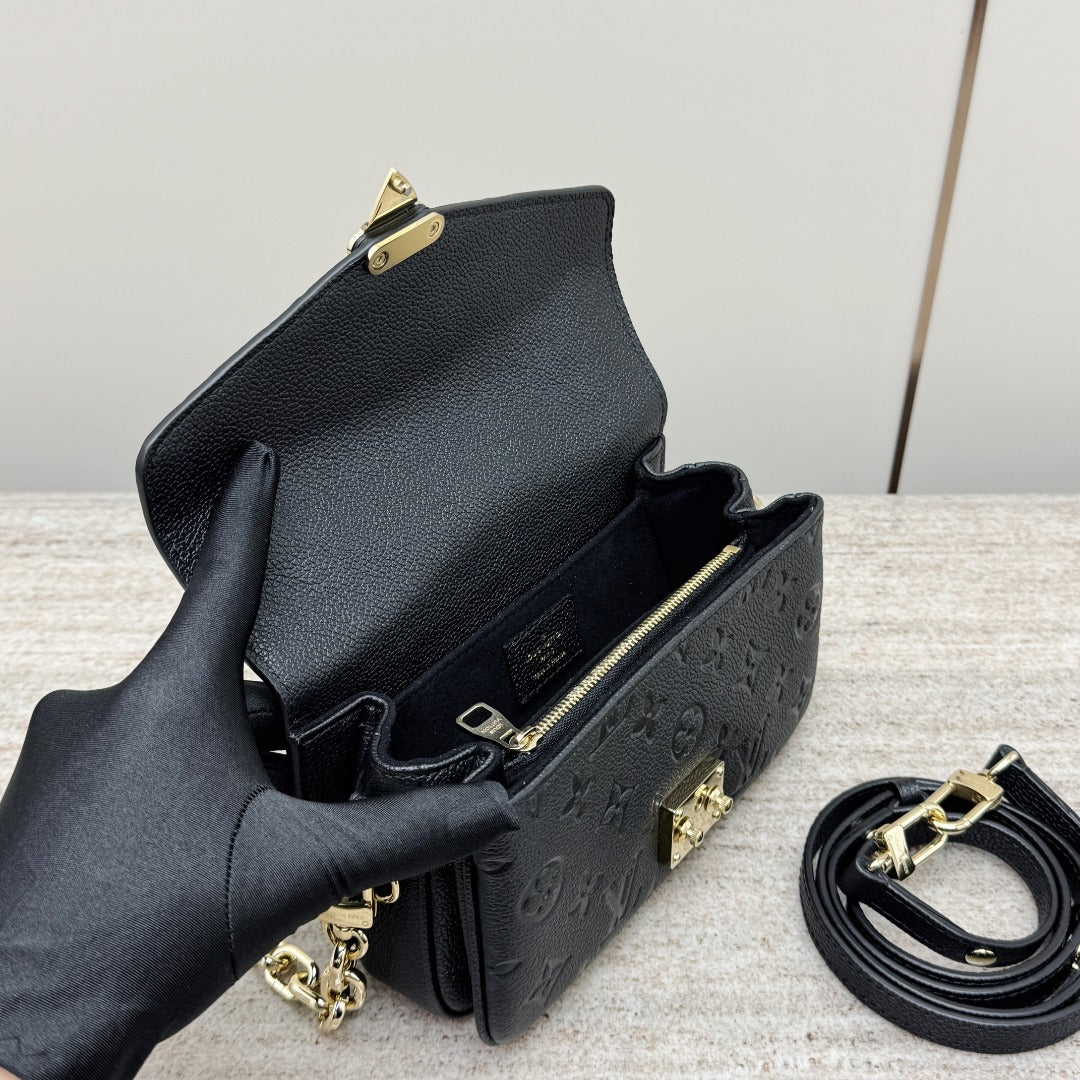 Pochette Metis East West Black Empreinte Leather - Level X
