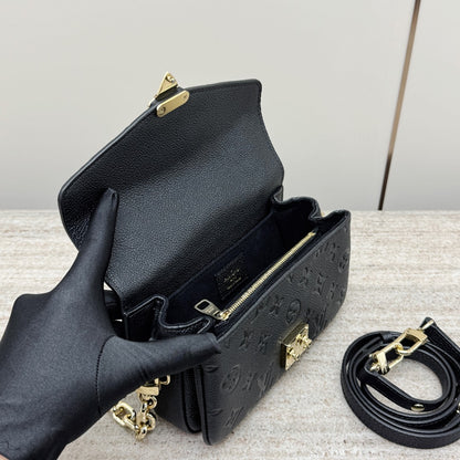 Pochette Metis East West Black Empreinte Leather - Level X