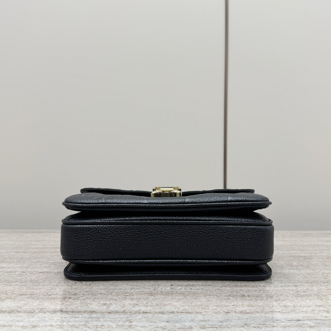 Pochette Metis East West Black Empreinte Leather - Level X