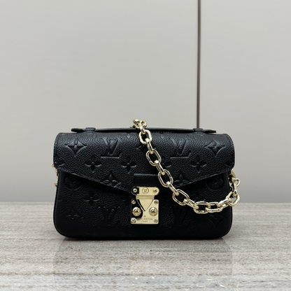 Pochette Metis East West Black Empreinte Leather - Level X