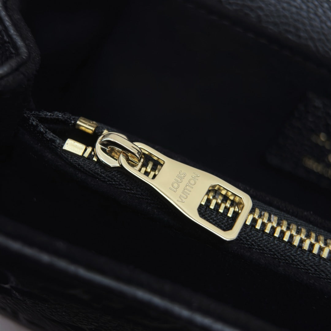 Pochette Metis East West Black Empreinte Leather - Level X