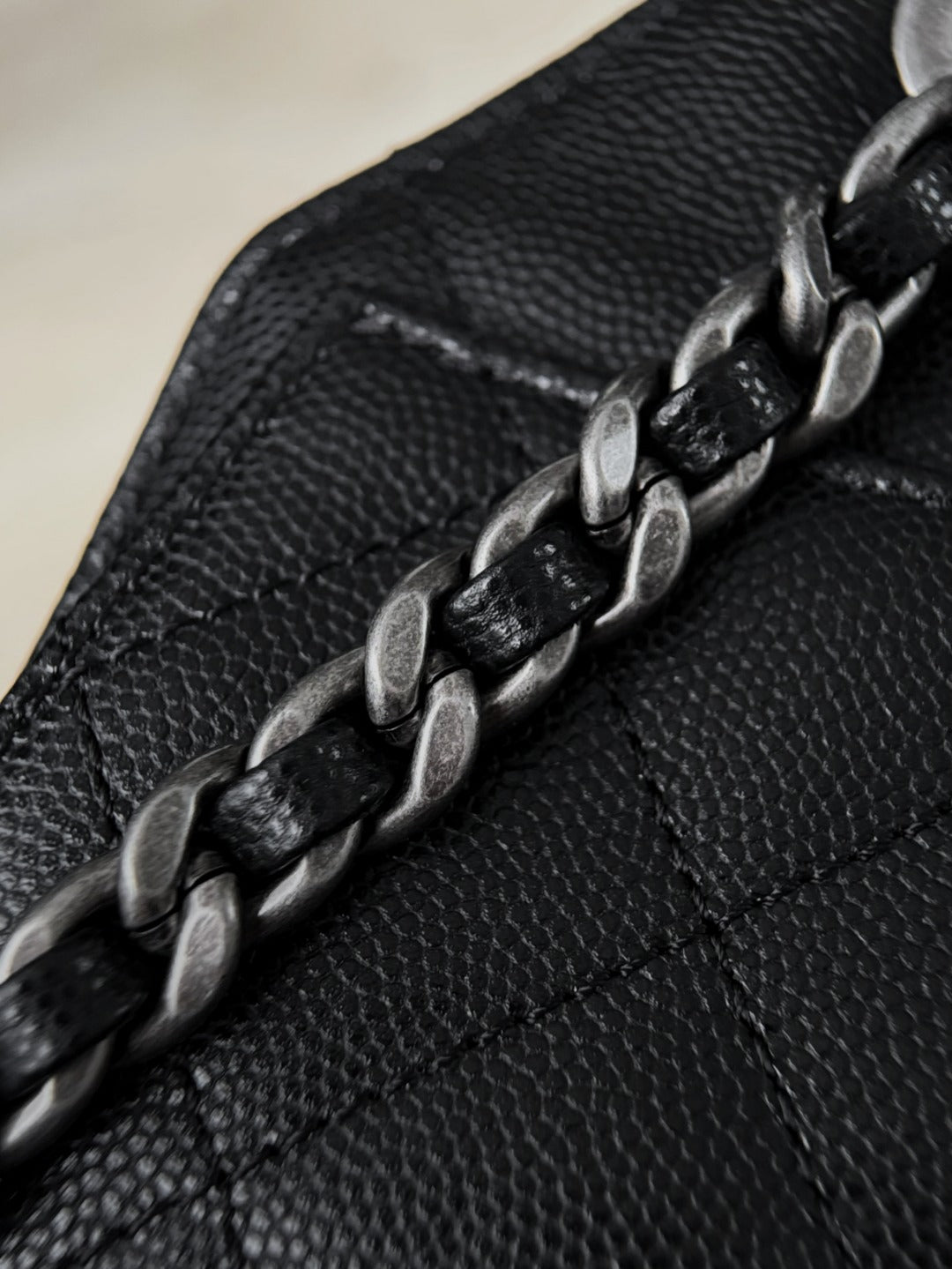 25 Hobo Bag Mini Silver & Black Caviar Leather - Level X